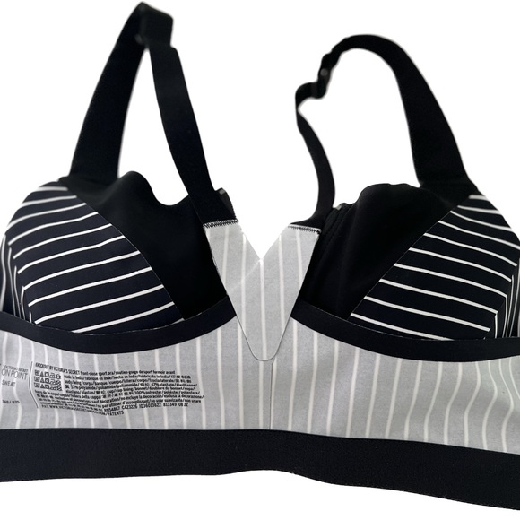 Victoria’s Secret Sport Bra🌸🌸 - Picture 4 of 5
